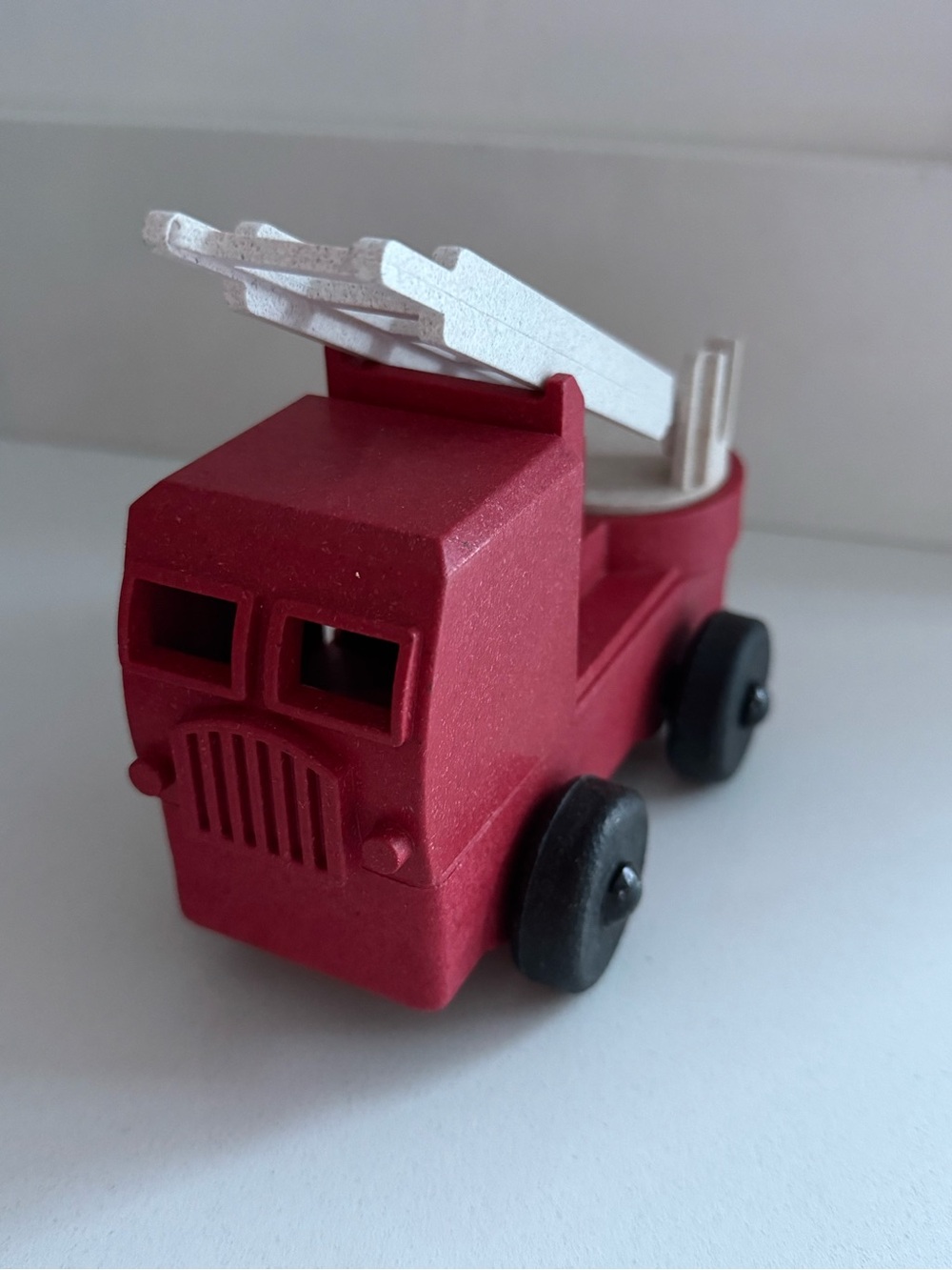 Luke’s toy factory Red Fire Truck puzzle Toy